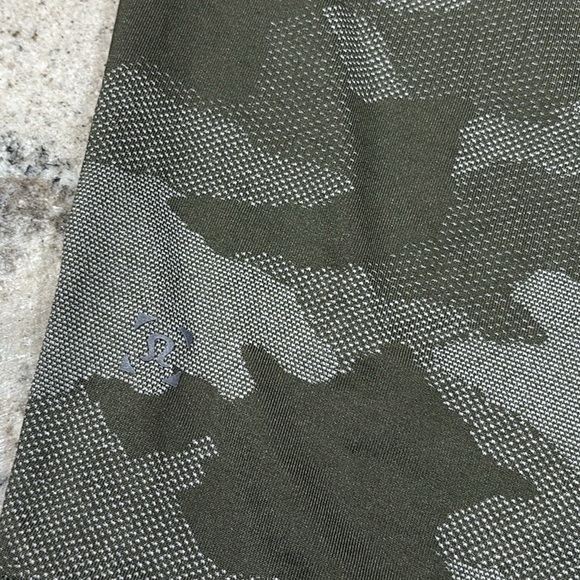 Men’s Lululemon Shorts L - Picture 4 of 5